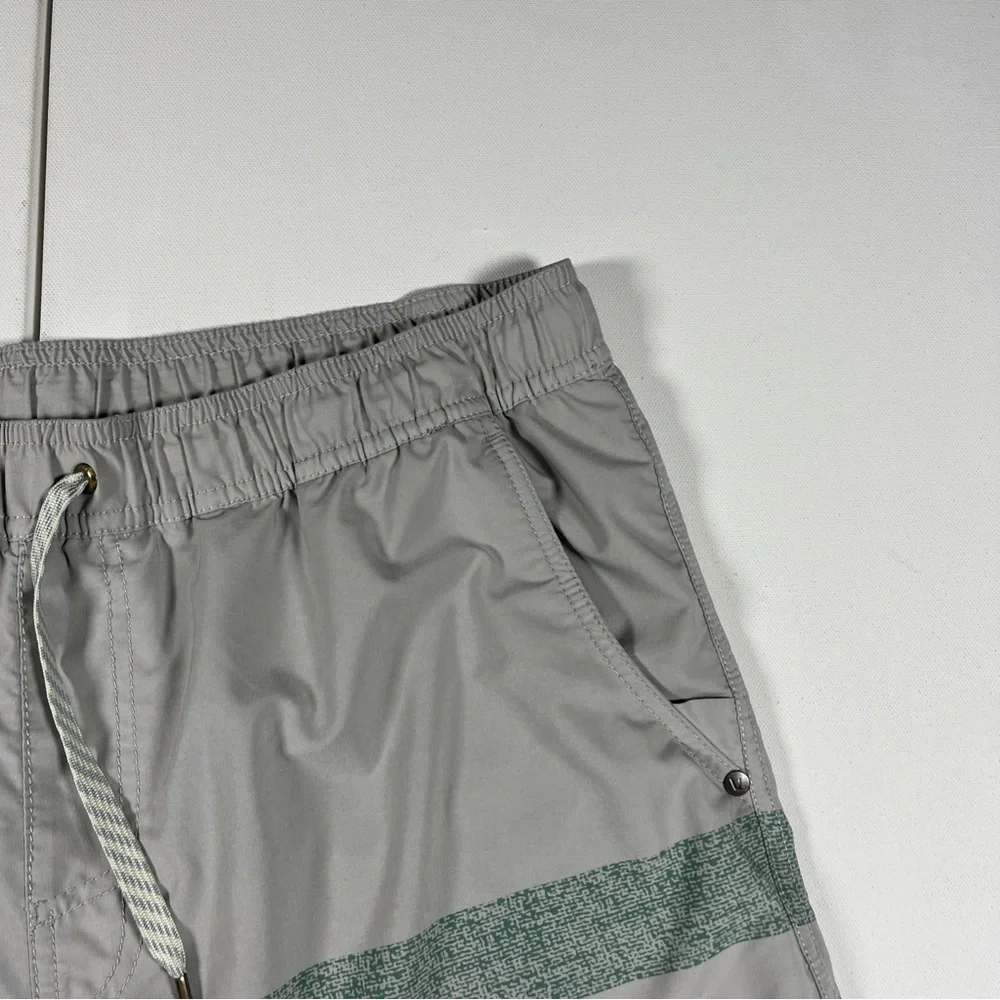 Vuori Kore Shorts Lined Drawstring Running Gym Stretch Gray Striped 8” Men’s XL - Picture 4 of 13